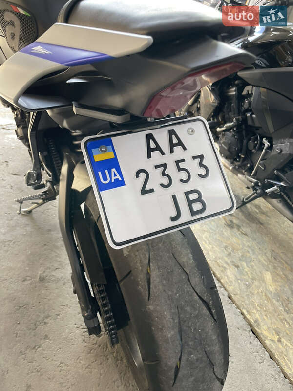 Спортбайк Yamaha YZF R1 2023 в Киеве фото 27 Спортбайк Yamaha YZF R1 2023 в Киеве
