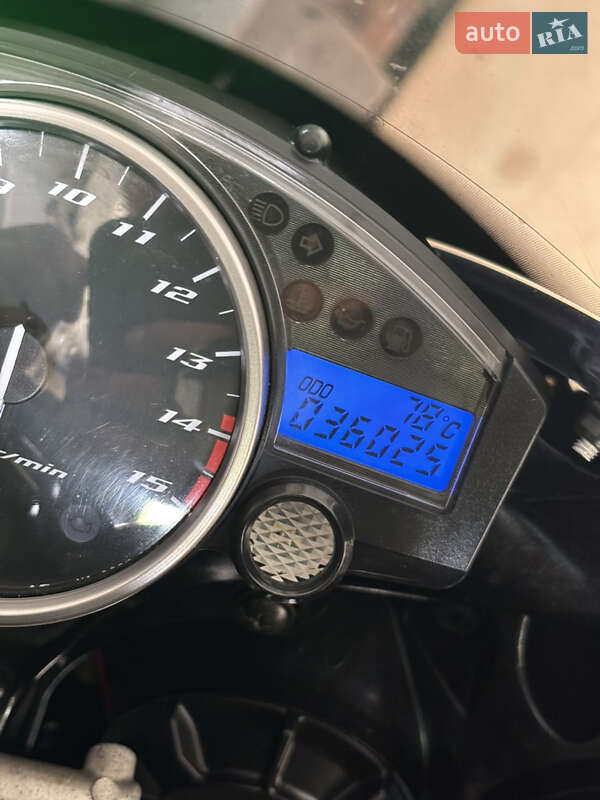 Спортбайк Yamaha YZF R1 2004 в Киеве фото 3 Спортбайк Yamaha YZF R1 2004 в Киеве