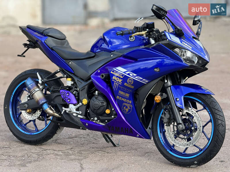 Мотоцикл Без обтекателей (Naked bike) Yamaha YZF-R25 2017 в 