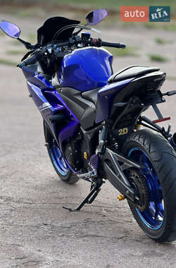 Мотоцикл Без обтекателей (Naked bike) Yamaha YZF-R25 2017 в 