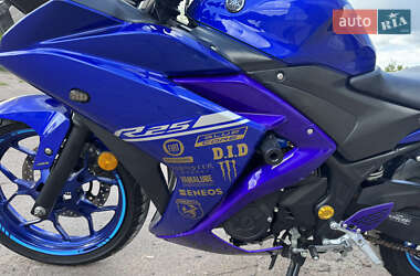 Мотоцикл Без обтекателей (Naked bike) Yamaha YZF-R25 2017 в 