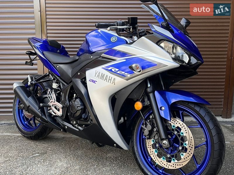 Yamaha YZF-R25 2015