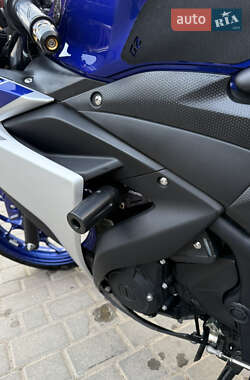 Спортбайк Yamaha YZF-R3 2016 в  фото 12 Спортбайк Yamaha YZF-R3 2016 в