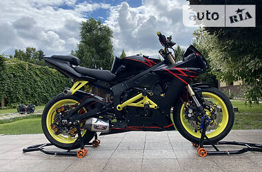 Спортбайк Yamaha YZF R6 2005 в Киеве