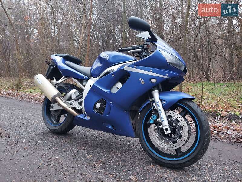 Спортбайк Yamaha YZF R6 2000 в Первомайске