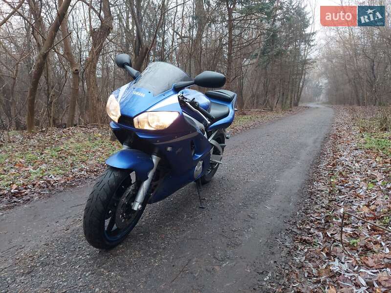 Спортбайк Yamaha YZF R6 2000 в Первомайске