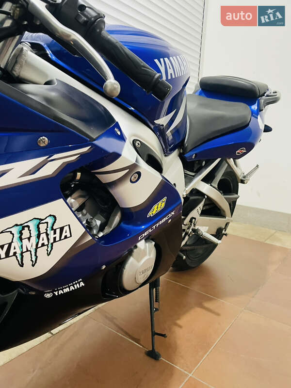 Спортбайк Yamaha YZF R6 2001 в Киеве