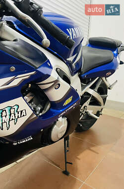 Спортбайк Yamaha YZF R6 2001 в 