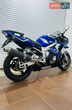 Спортбайк Yamaha YZF R6 2001 в 