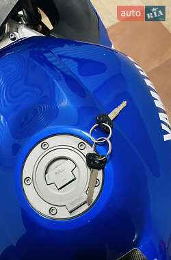 Спортбайк Yamaha YZF R6 2001 в 