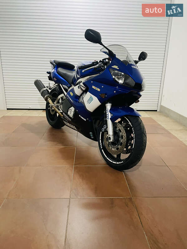 Спортбайк Yamaha YZF R6 2001 в Киеве