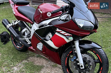 Спортбайк Yamaha YZF R6 2000 в Вижнице