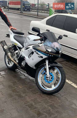 Спортбайк Yamaha YZF R6 2002 в 