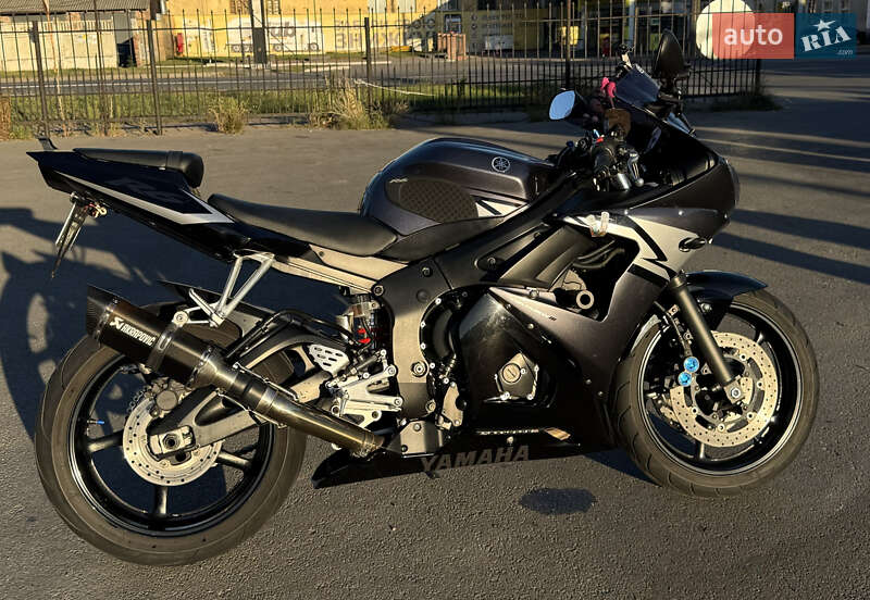 Спортбайк Yamaha YZF R6 2004 в Киеве