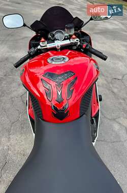 Спортбайк Yamaha YZF R6 2011 в 