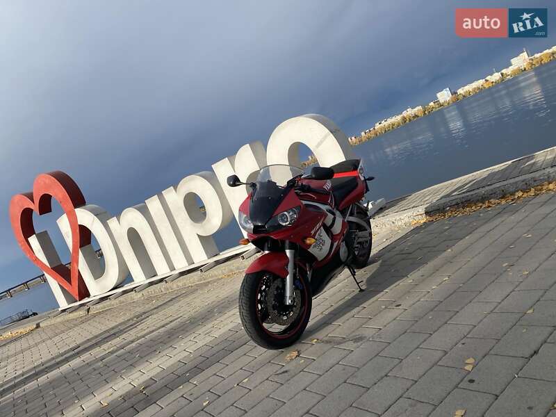 Спортбайк Yamaha YZF R6 2001 в Дніпрі фото 4 Спортбайк Yamaha YZF R6 2001 в Дніпрі