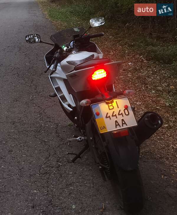 Спортбайк Yamaha YZF-R 2013 в Полтаві фото 12 Спортбайк Yamaha YZF-R 2013 в Полтаві