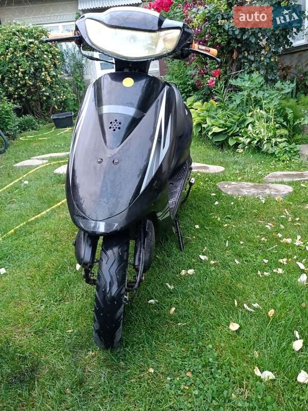 Макси-скутер YiBen 50 2017 в Черновцах