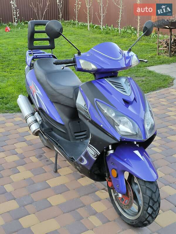 Скутер YiBen YB150T-15D 2013 в 