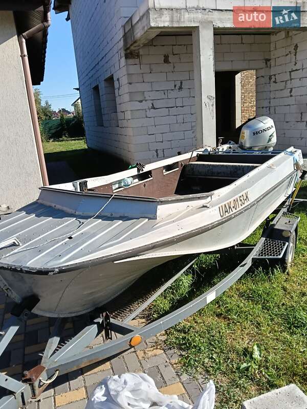 Катер Южанка 1 1970 в Киеве