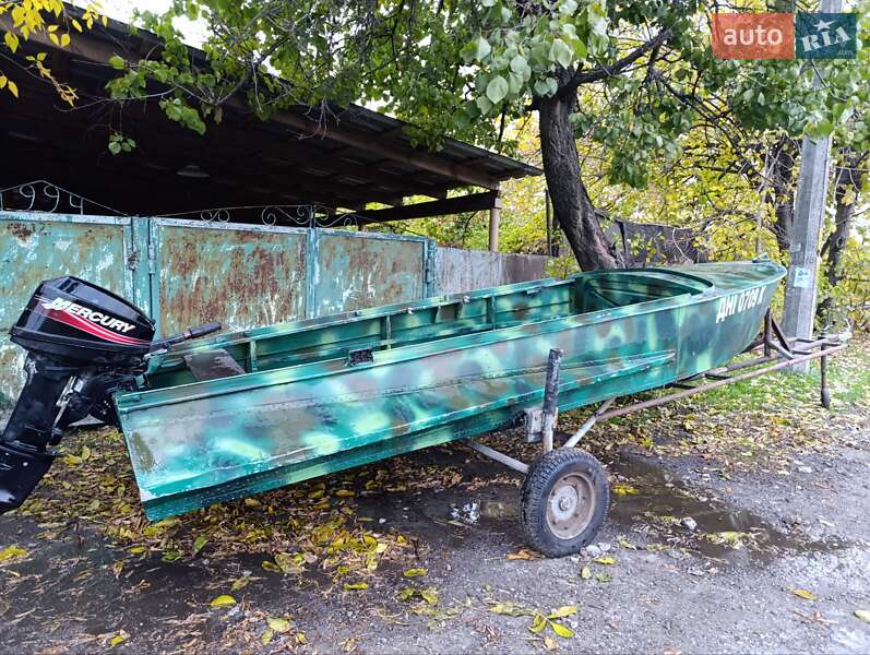 Човен Южанка 1 1990 в Кам'янському