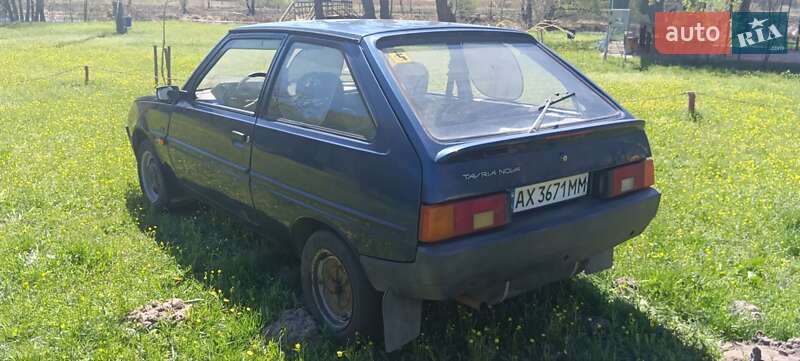 Хэтчбек ЗАЗ 1102 Таврия-Нова 2004 в Змиеве