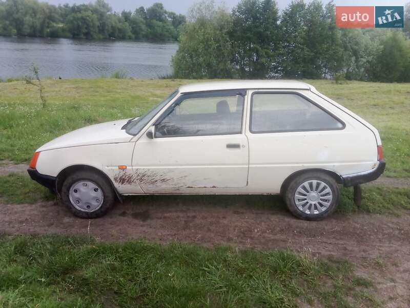 Хэтчбек ЗАЗ 1102 Таврия-Нова 2003 в 