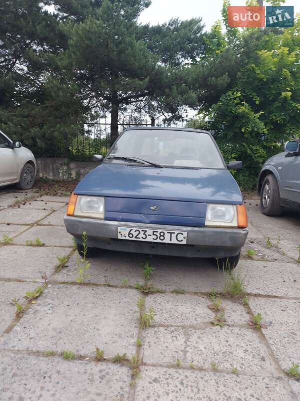 Хэтчбек ЗАЗ 1102 Таврия-Нова 2002 в Львове