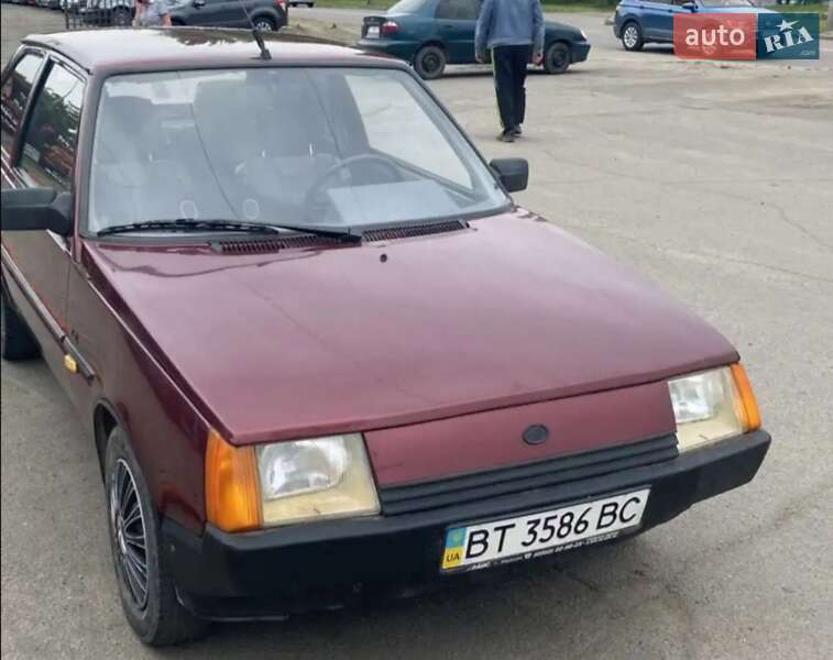 Хэтчбек ЗАЗ 1102 Таврия-Нова 2001 в Николаеве