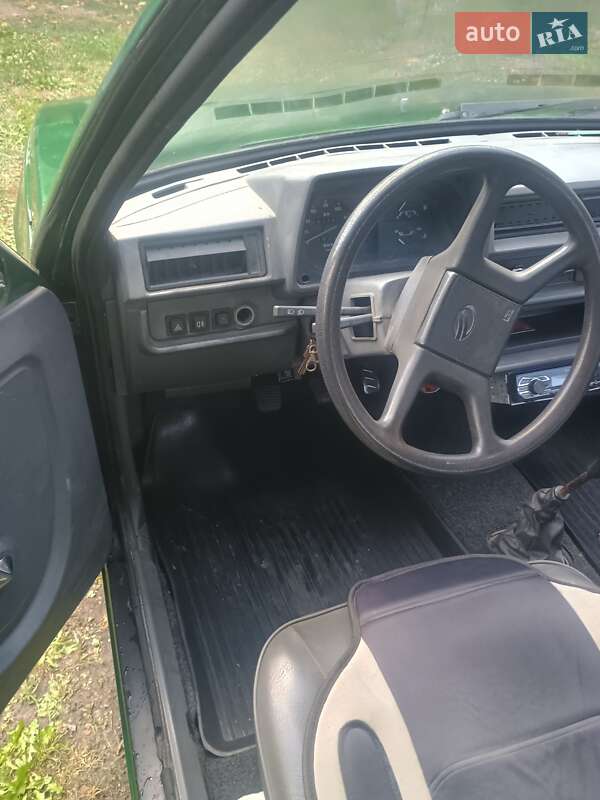 Хэтчбек ЗАЗ 1102 Таврия-Нова 2001 в Киеве