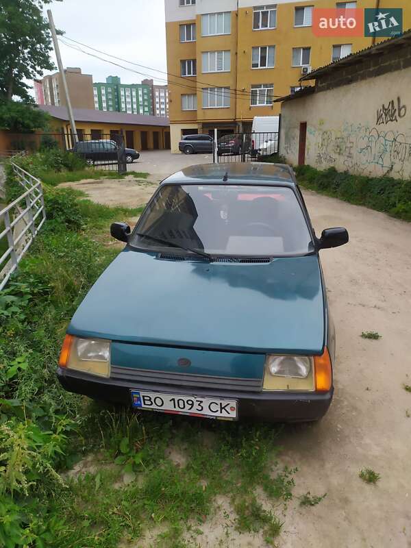 Хэтчбек ЗАЗ 1102 Таврия-Нова 2000 в 