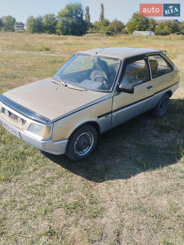 Хэтчбек ЗАЗ 1102 Таврия-Нова 2002 в 
