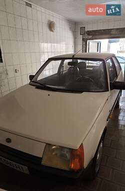 Хэтчбек ЗАЗ 1102 Таврия-Нова 2001 в 