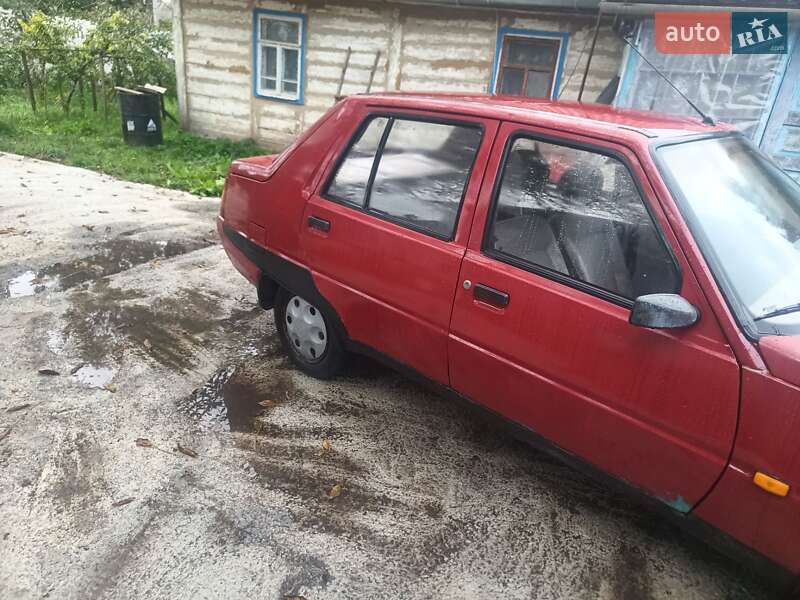 Хэтчбек ЗАЗ 1102 Таврия-Нова 2002 в Житомире