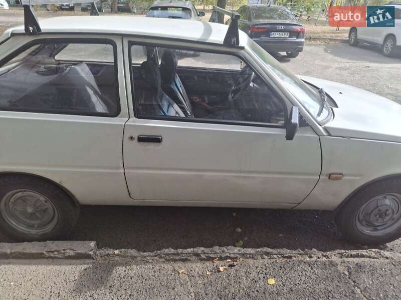Хэтчбек ЗАЗ 1102 Таврия-Нова 2001 в 