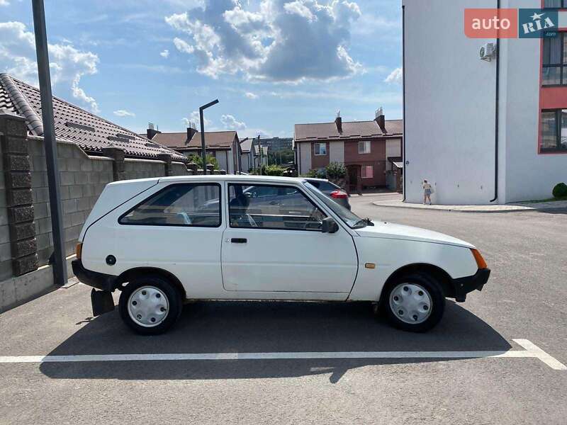 Хэтчбек ЗАЗ 1102 Таврия-Нова 2001 в Ровно