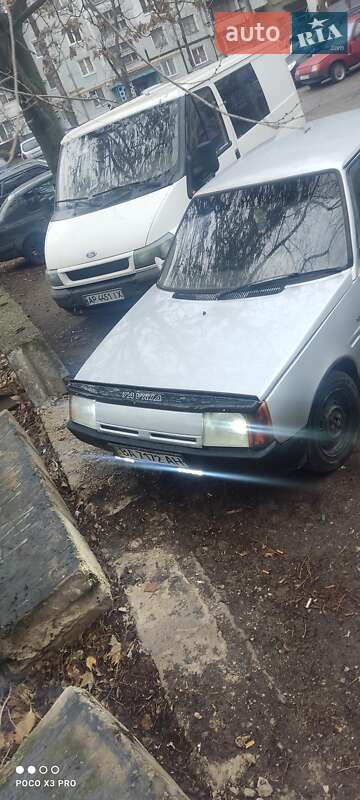 Хэтчбек ЗАЗ 1102 Таврия 2003 в Запорожье