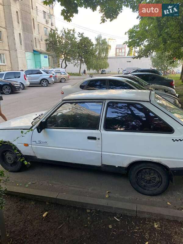 Хэтчбек ЗАЗ 1102 Таврия 1993 в Харькове
