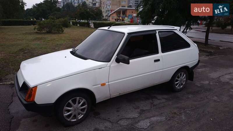 Хэтчбек ЗАЗ 1102 Таврия 2001 в Каменском