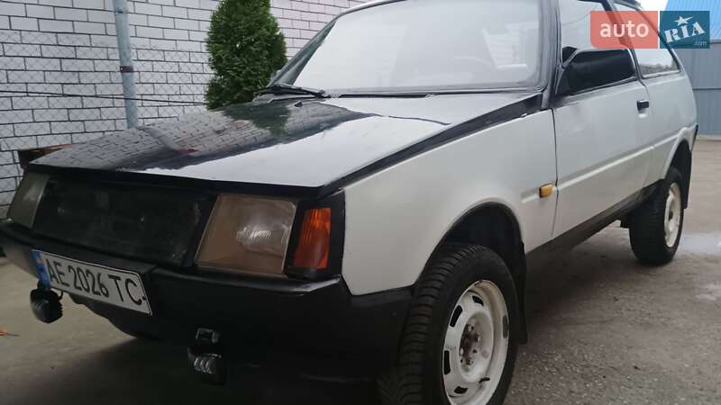 Хэтчбек ЗАЗ 1102 Таврия 1992 в Новомосковске фото Хэтчбек ЗАЗ 1102 Таврия 1992 в Новомосковске