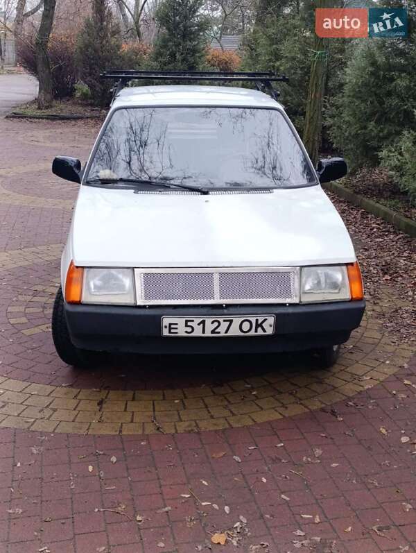Хетчбек ЗАЗ 1102 Таврія 1991 в Запоріжжі фото 3 Хетчбек ЗАЗ 1102 Таврія 1991 в Запоріжжі