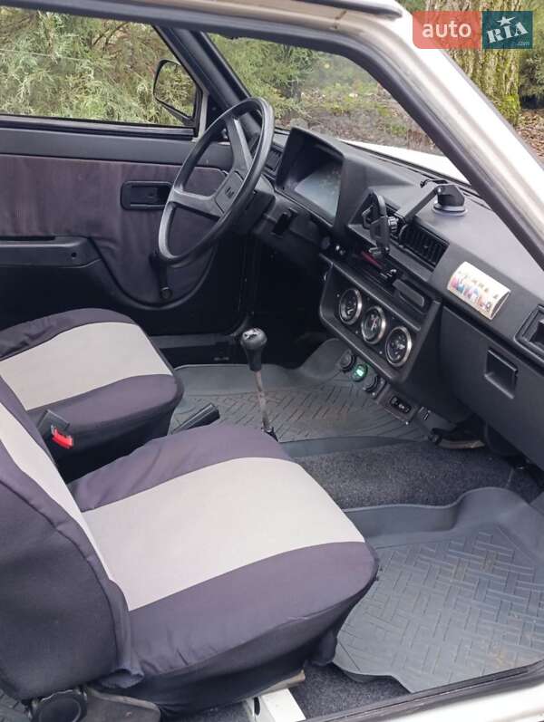 Хетчбек ЗАЗ 1102 Таврія 1991 в Запоріжжі фото 10 Хетчбек ЗАЗ 1102 Таврія 1991 в Запоріжжі