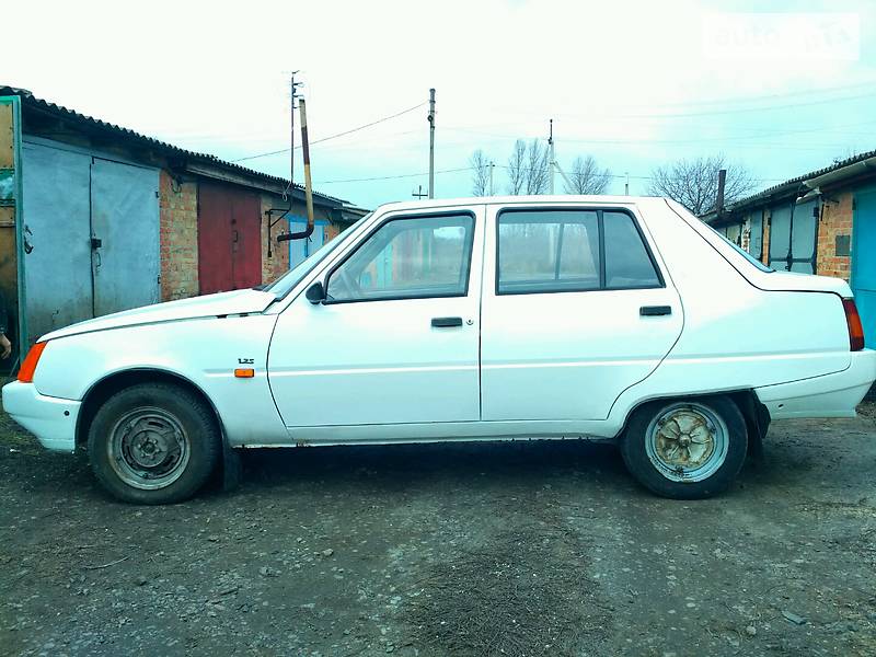 Лифтбек ЗАЗ 1103 Славута 2003 в Хороле