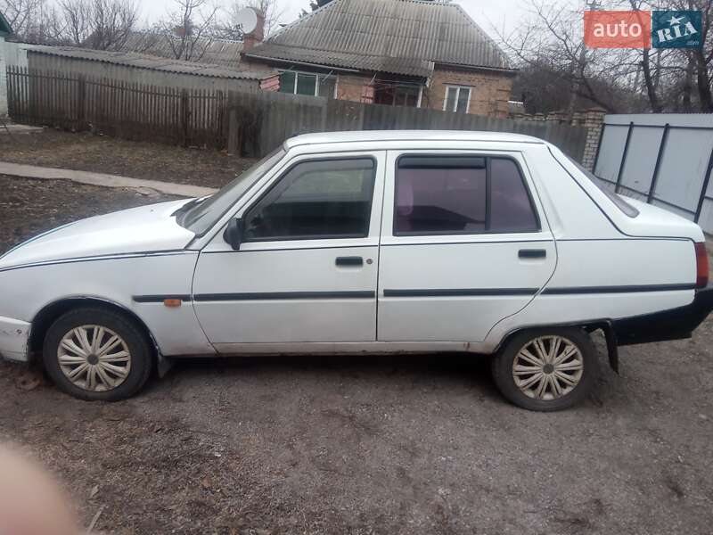 Лифтбек ЗАЗ 1103 Славута 2004 в Знаменке