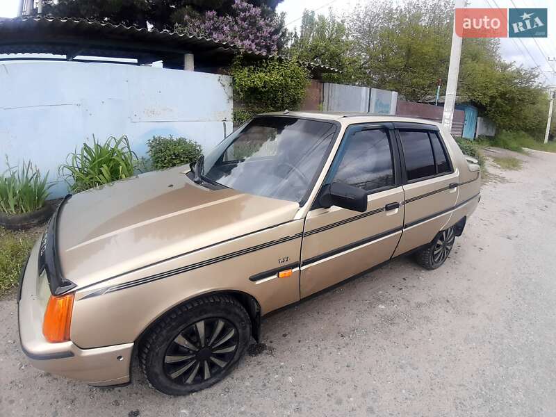 Хэтчбек ЗАЗ 1103 Славута 2002 в Запорожье фото 3 Хэтчбек ЗАЗ 1103 Славута 2002 в Запорожье