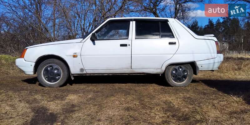 Хетчбек ЗАЗ 1103 Славута 2001 в Новомосковську