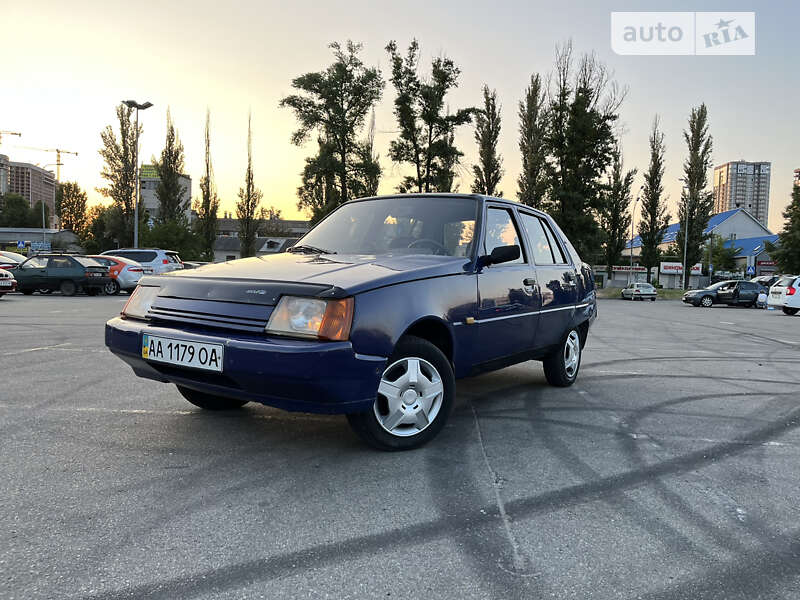 Лифтбек ЗАЗ 1103 Славута 2003 в Киеве