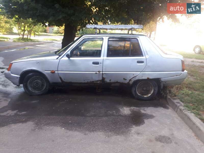 Лифтбек ЗАЗ 1103 Славута 2004 в Харькове