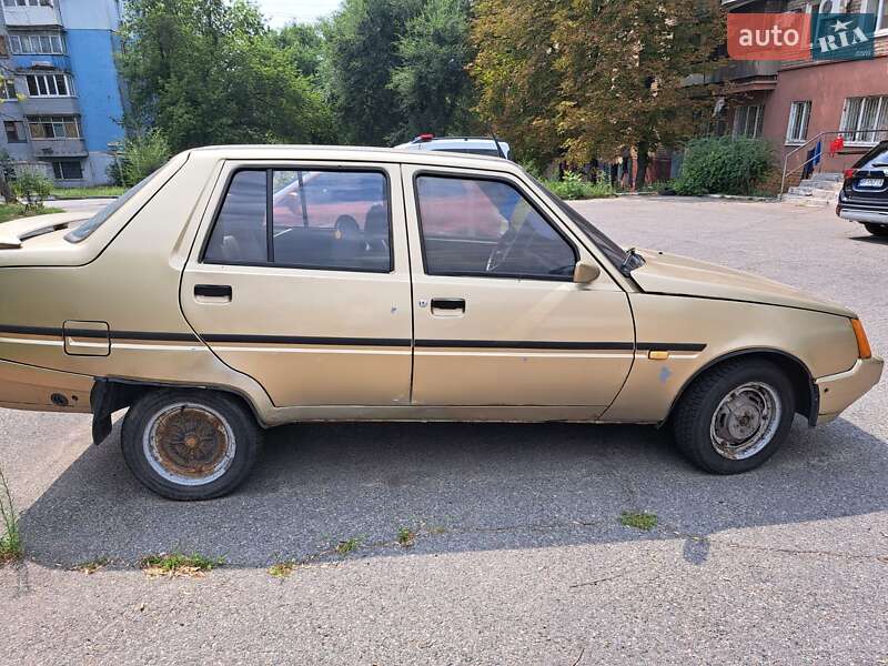Лифтбек ЗАЗ 1103 Славута 2001 в Запорожье