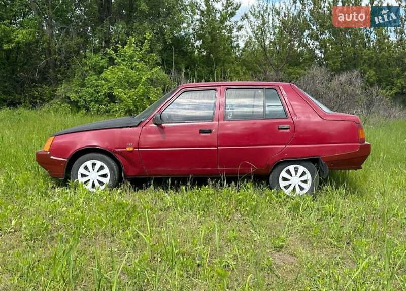Лифтбек ЗАЗ 1103 Славута 2005 в Днепре
